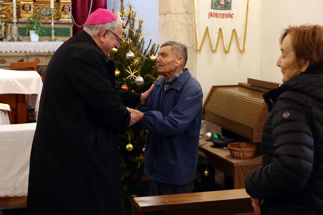 Šibenski biskup Tomislav Rogić u sklopu pastirskog pohoda posjetio župe Jadrtovac i Vrpolje