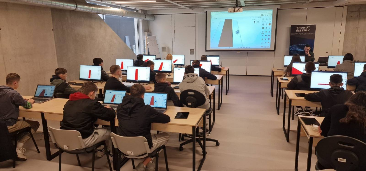 Kninski osnovnoškolci uronili u svijet novih tehnologija