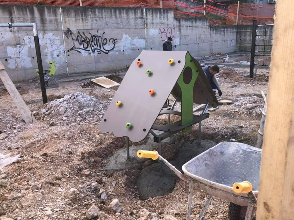 Obnavljaju se stara i montiraju nova dječja igrališta, započeli radovi i u Rasadniku na Vidicima   