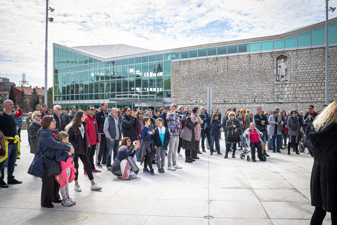 Nekoliko stotina ljudi na prosvjedu u Šibeniku: 'Skinite maske, došlo je vrime!'