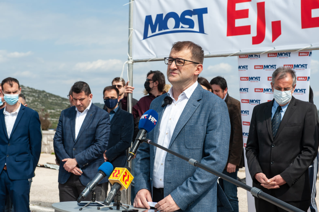 Most i Domovinski pokret na šibenskom mostu predstavili kandidate za župana i gradonačelnika  