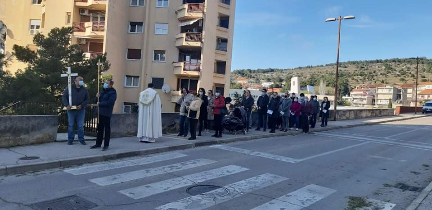 Na Vidicima održan Križni put od crkve sv. Petra do crkve sv. Mare