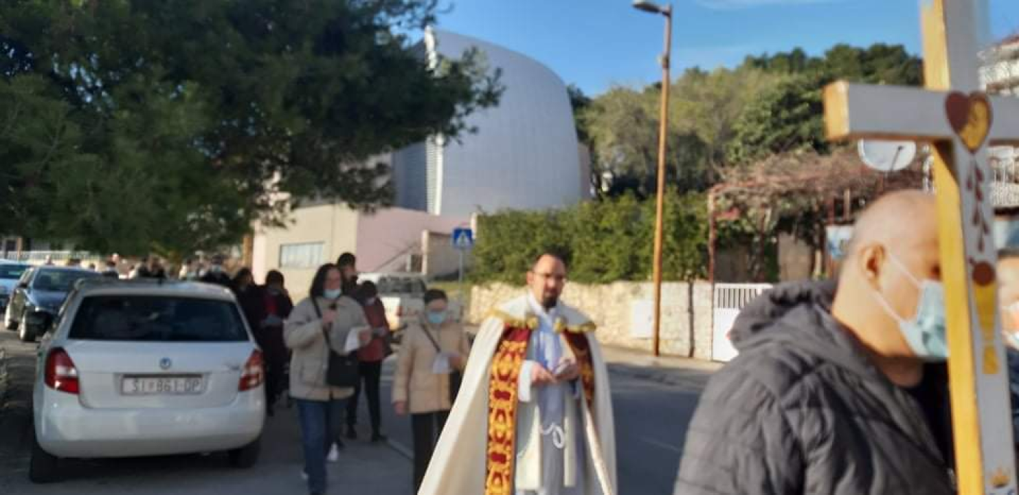 Na Vidicima održan Križni put od crkve sv. Petra do crkve sv. Mare