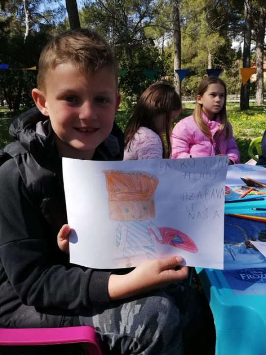 Veselo subotnje jutro: Šibenska maskota dječak Paško zabavljao mališane na Šubićevcu