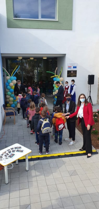 Vrpcu prerezala teta Femija: U Pirovcu otvorena 'Mendula', vrtić s jaslicama za 72 djece 