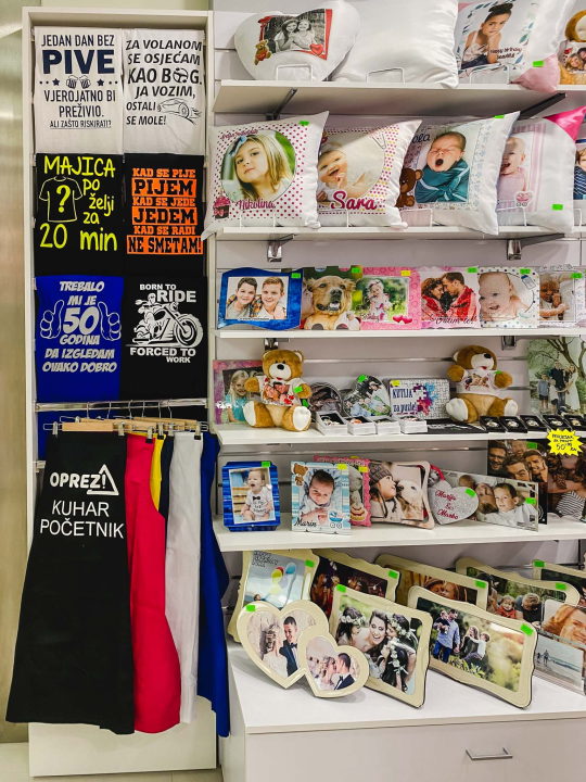 Smile T-shirt &amp; party store nudi personalizirane poklone i dekoracije za zabavu po super cijenama! 