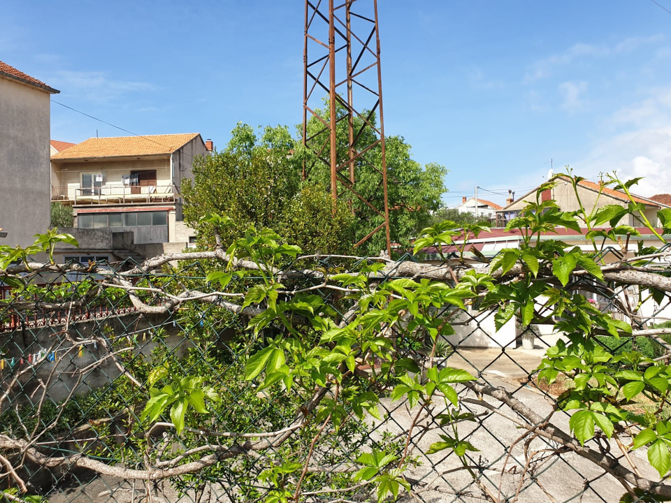 Zahrđali dalekovod koji prolazi kroz Rokiće godinama nije u funkciji, HEP: 'Uklanjanje u planu dogodine'   