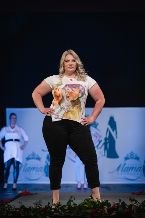 U šibenskom kazalištu održan izbor za najljepšu mamu: Vedrana Halinčić Bakšić i Ljubica Bulić ponijele lente