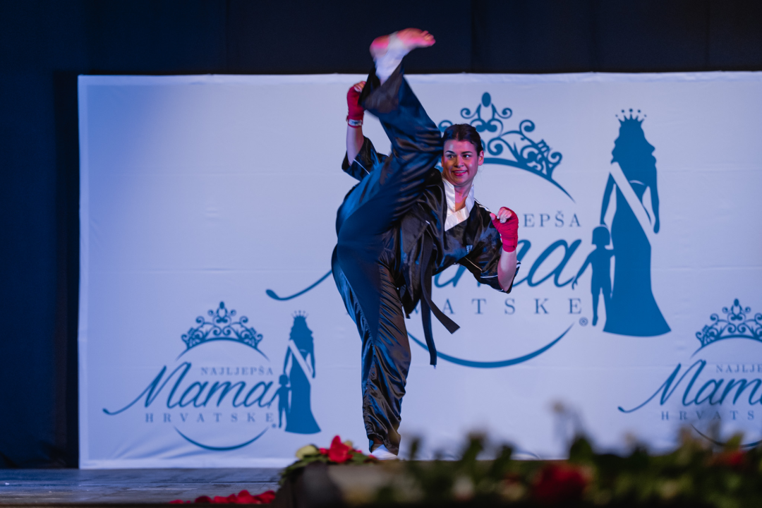 U šibenskom kazalištu održan izbor za najljepšu mamu: Vedrana Halinčić Bakšić i Ljubica Bulić ponijele lente