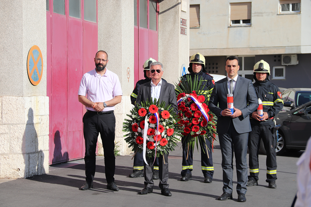 Na blagdan sv. Florijana šibenski vatrogasci pokazali novi kamion, a u Zagrebu danas preuzimaju još jedno vozilo