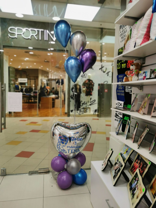 Iznenadite svoje bližnje personaliziranim poklonima i dekoracijama iz Smile T-shirt &amp; party storea! 