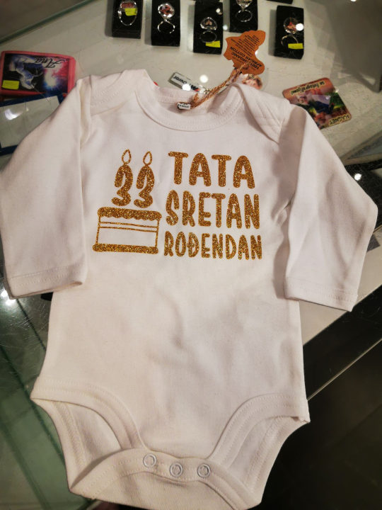 Iznenadite svoje bližnje personaliziranim poklonima i dekoracijama iz Smile T-shirt &amp; party storea! 