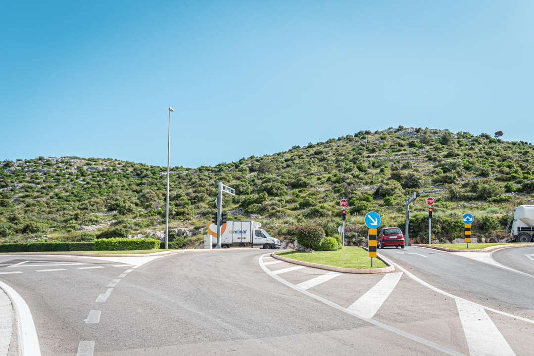 Radne akcije Zelenog grada: Na ulazima u grad posađeno cvijeće i uređen okoliš  