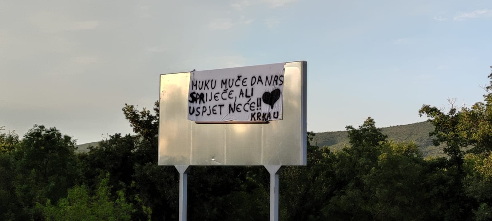 'Krka nam je mati, nećemo je dati': Na Lozovcu jutros osvanuli transparenti, evo što smeta stanovnicima tog kraja  
