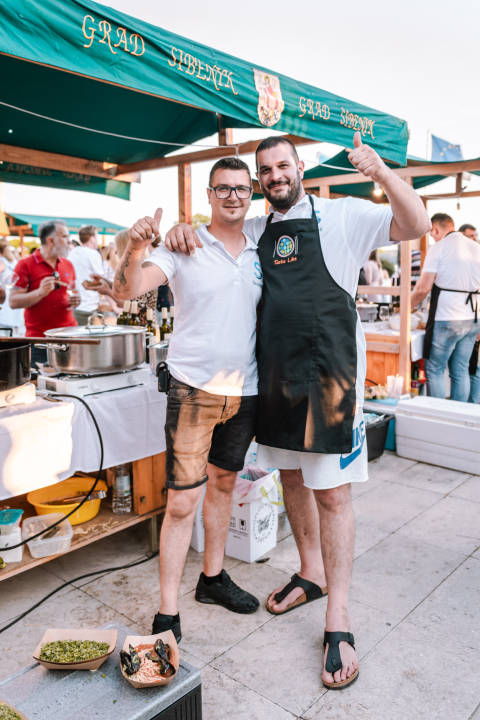 Romansa pidoće i Debita napunila rivu: Jele su se pohane, u toću, na lati, rižot, dimljene...