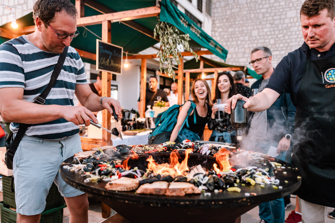 Romansa pidoće i Debita napunila rivu: Jele su se pohane, u toću, na lati, rižot, dimljene...