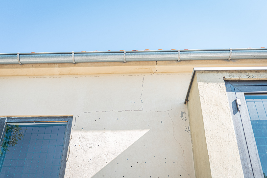 U školi u Vrpolju se urušio strop, u učionicama popucali zidovi: 'Zgrada je stara preko 80 godina, ovo je nažalost bilo očekivano' 