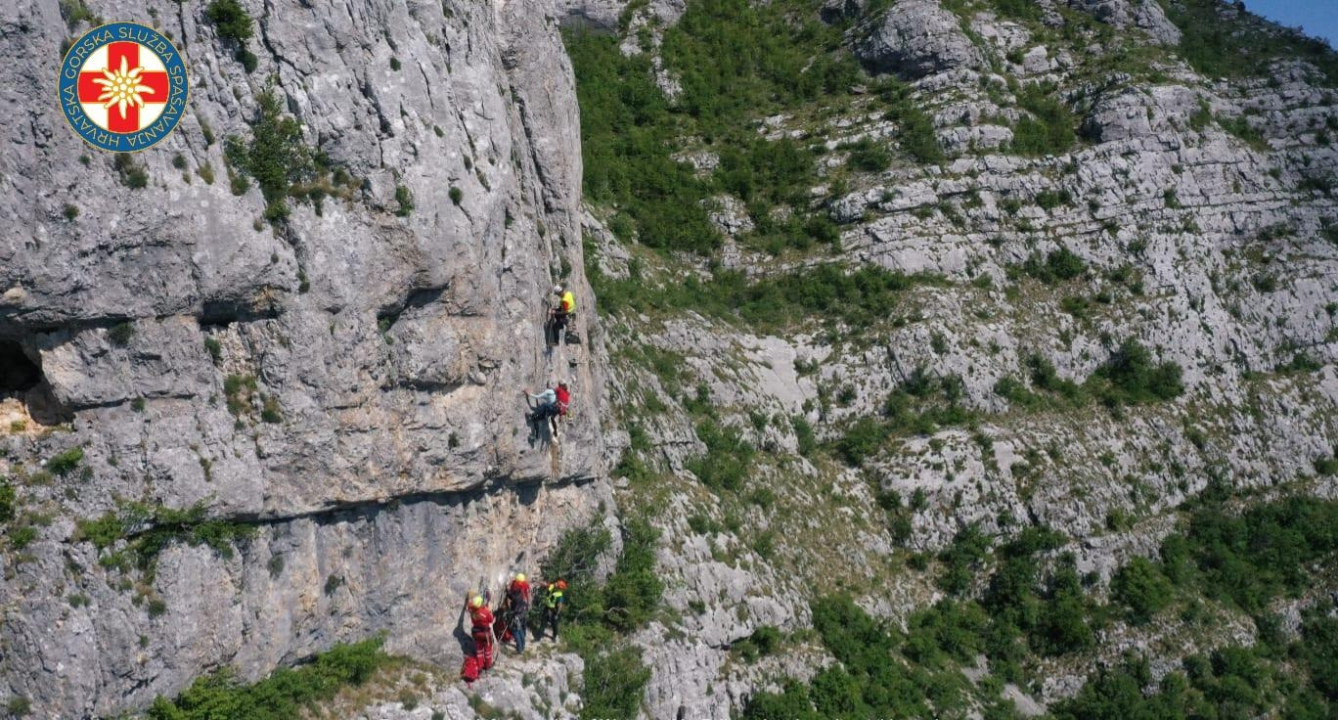 Spašavatelji iz cijele Hrvatske vježbali na strmoj dinarskoj ferati, fotografije su fantastične