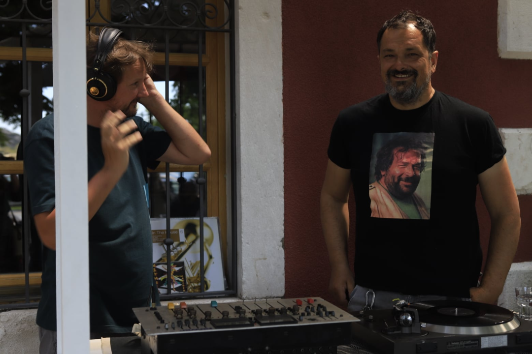 Ako ste slučajno propustili Long Play Day, nemojte Je Veux