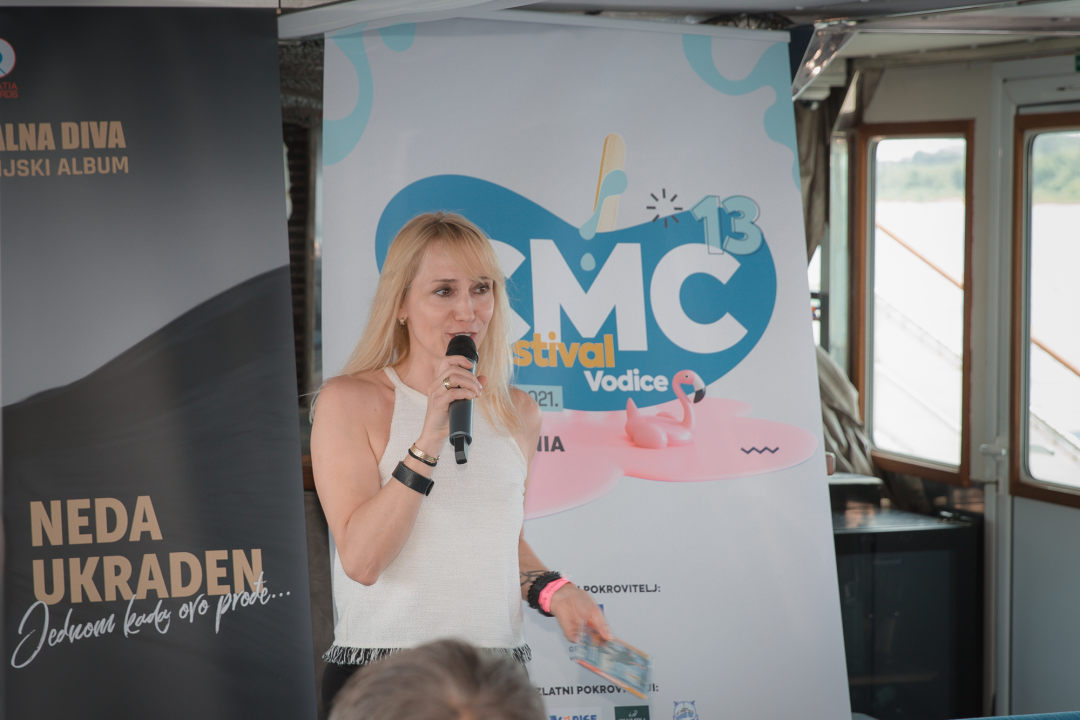Neda Ukraden promovirala novi album na brodu od Vodica do Šibenika