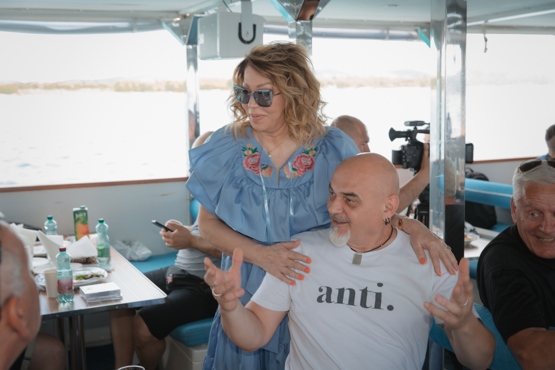 Neda Ukraden promovirala novi album na brodu od Vodica do Šibenika