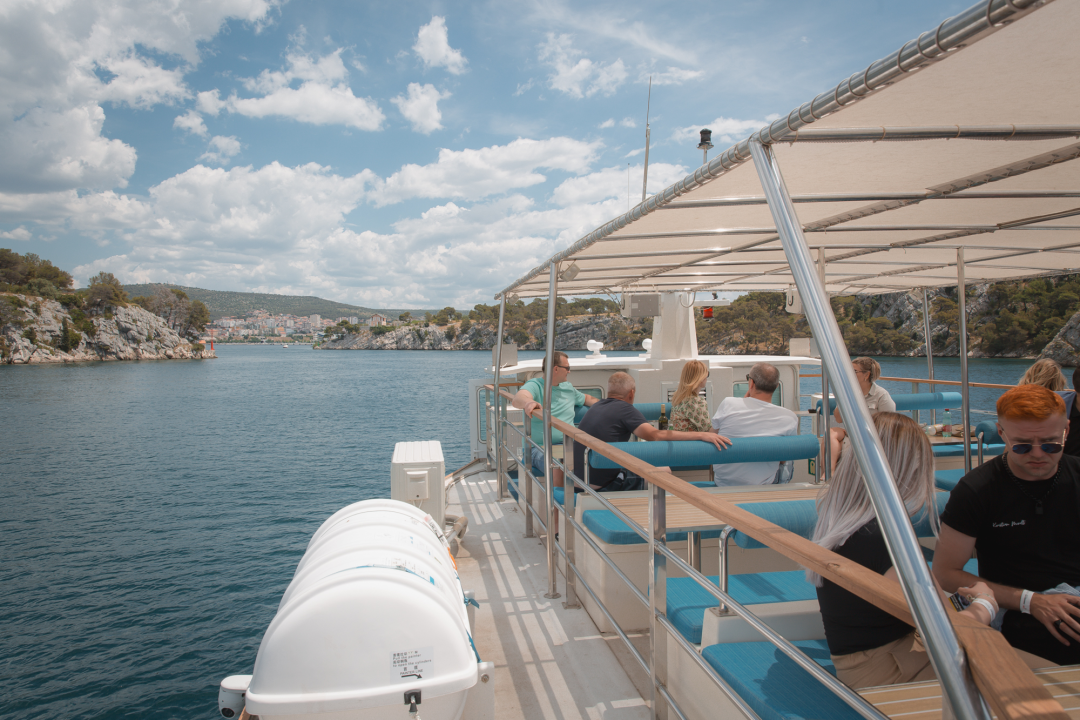 Neda Ukraden promovirala novi album na brodu od Vodica do Šibenika