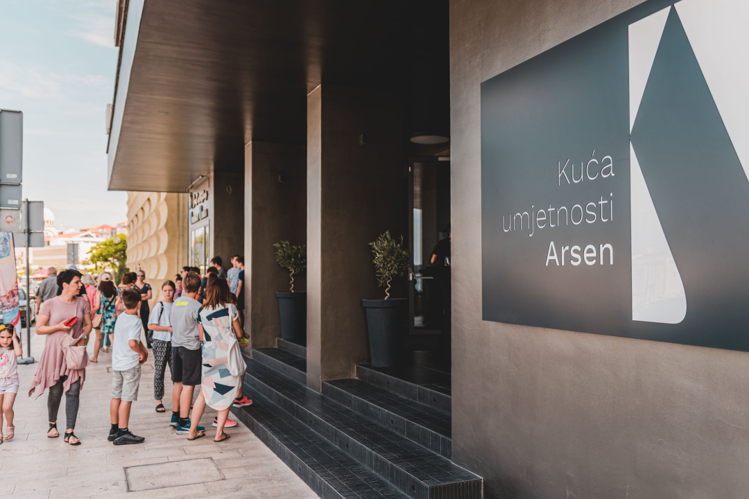 U 'Arsenu' održana prva matineja: Mališani uživali u klasiku Vlak u snijegu