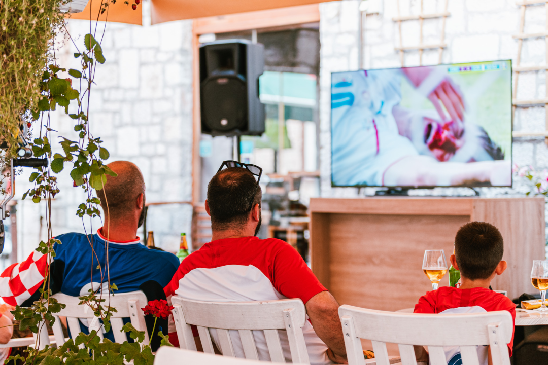 Navijačko ludilo baš i nije zavladalo Šibenikom, vidjeli smo više kvadratnih stolnjaka nego dresova!