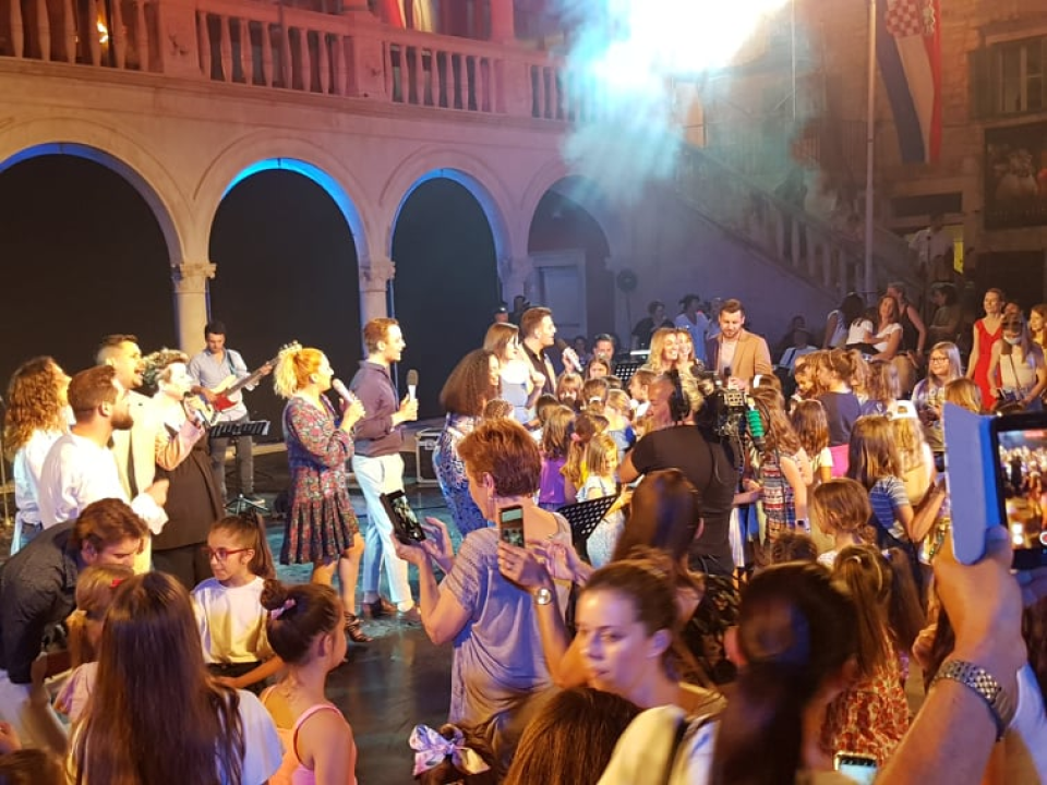 Ekipa iz A strane oduševila i djecu i roditelje: 'Ovi ljudi su vrhunski glazbenici, uživam ih slušati' 