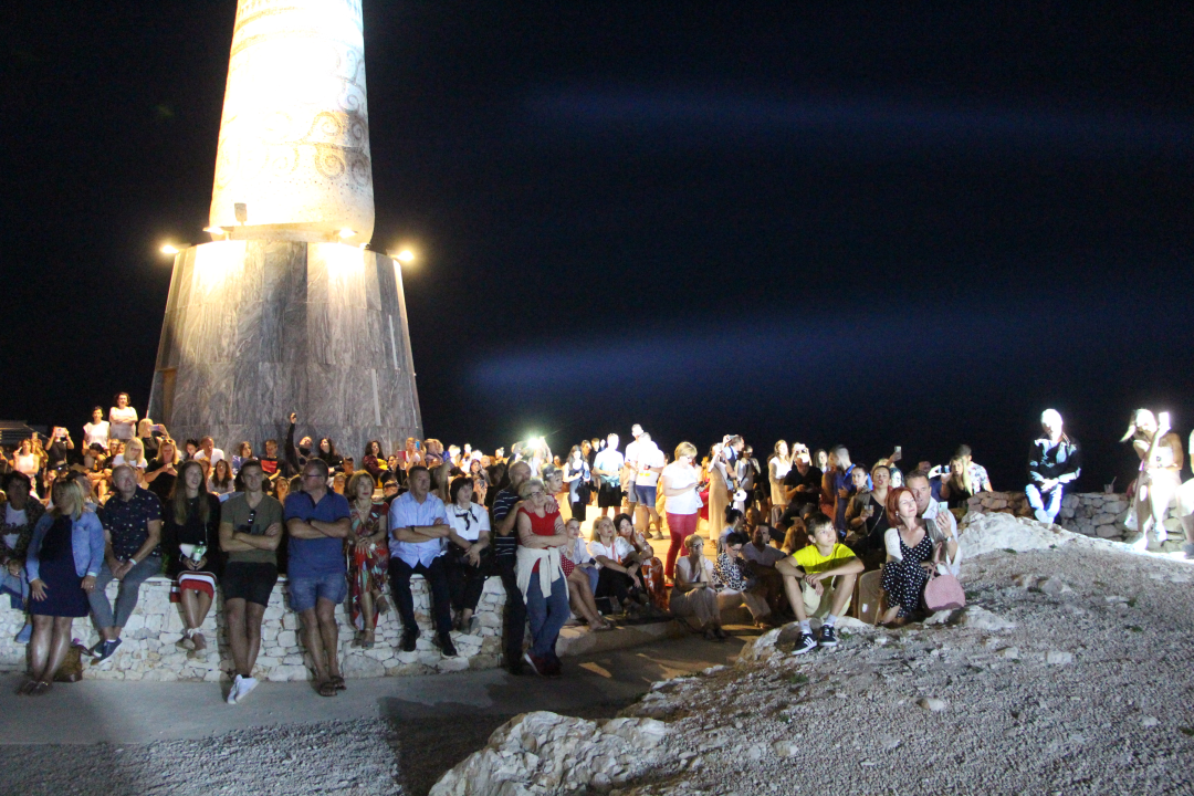 Na primoštenskom brdu Gaj održan koncert 'Tragom Olivera': Pogledajte kako smo se proveli 