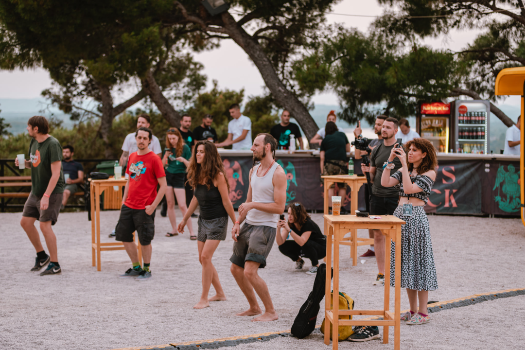 Rock 'n' Roll fešta na tvrđavi sv. Mihovila: Hrpa bendova, odlična glazba i raspoložena publika