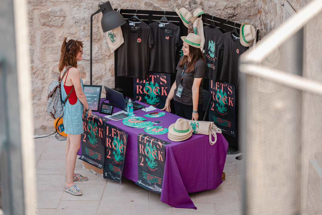 Šibenski bendovi Magul i The Fogsellers rasplesali publiku na drugom danu Let’s Rock festivala na sv. Mihovilu