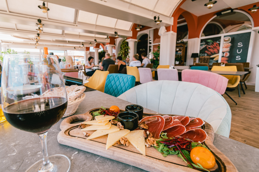 U tribunjskom restoranu Muring uživajte u vrhunskoj spizi uz pogled na staro mjesto! 