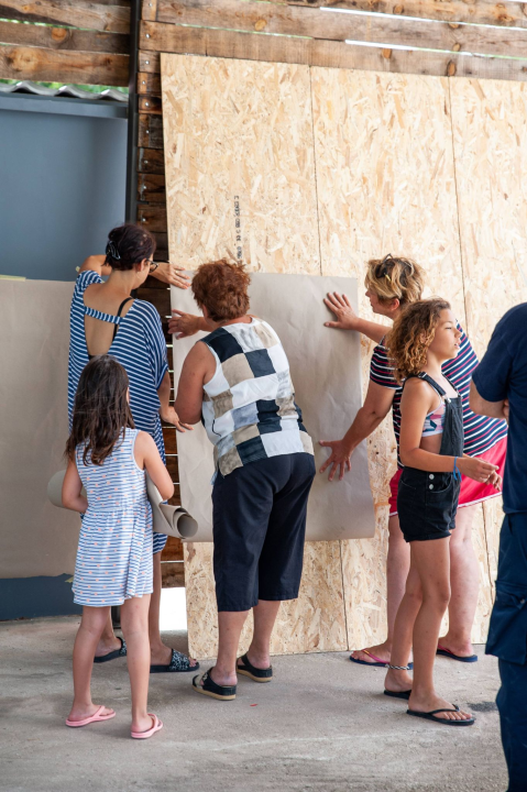 Poznata TV voditeljica na Zlarinu pokrenula radionicu: Djeca oslikavaju vlastite sjene