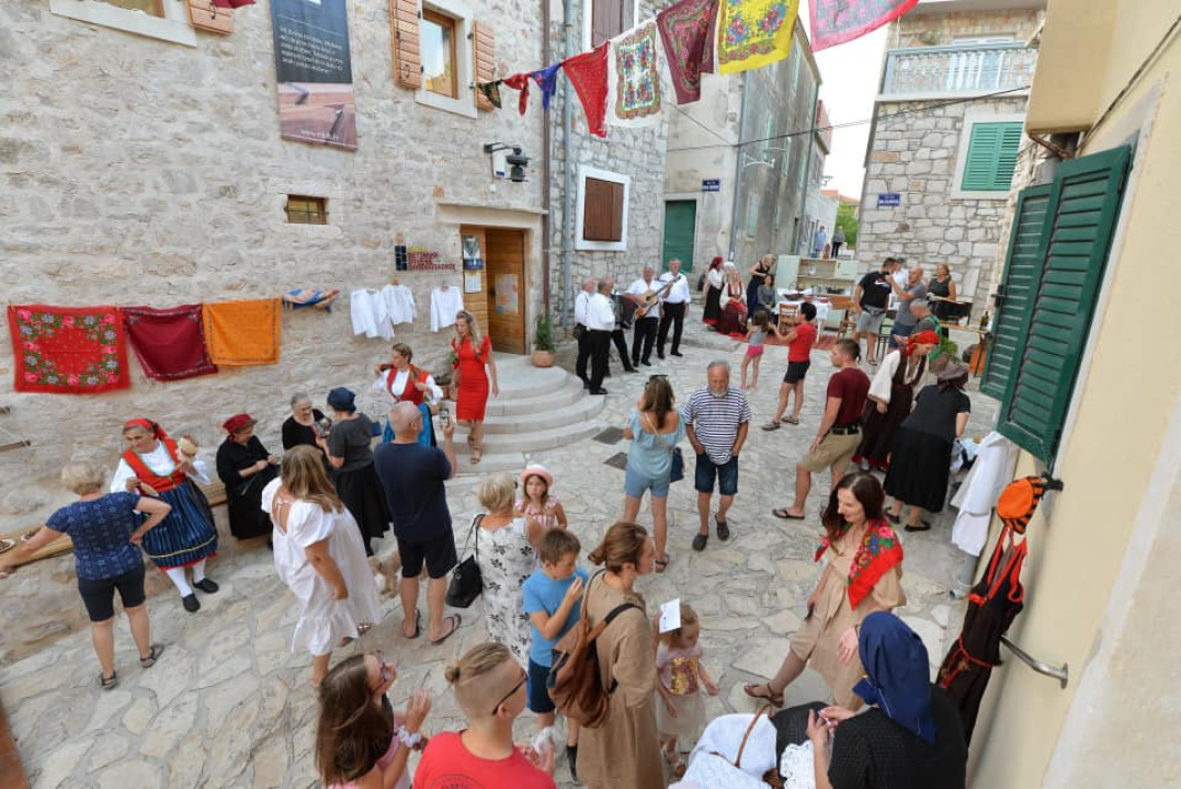 Betinjani su osmislili baš posebnu izložbu i postavili je do zadnjeg detalja: Ni 'vrčina' nije prazna