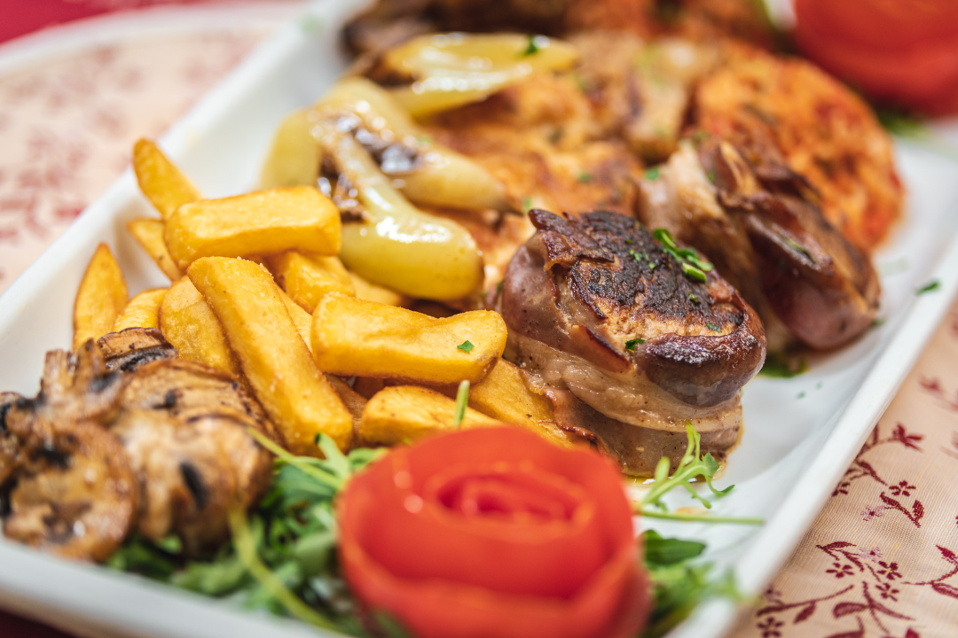 U Antinom Guštu omastite brk slasnim jelima ispod peke ili s ražnja!  