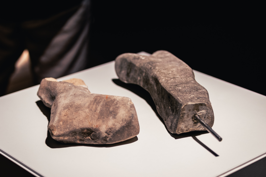 Izložba ‘More, ljudi, obala’ donosi konceptualne radove i snažne poruke o depresiji, migrantima...