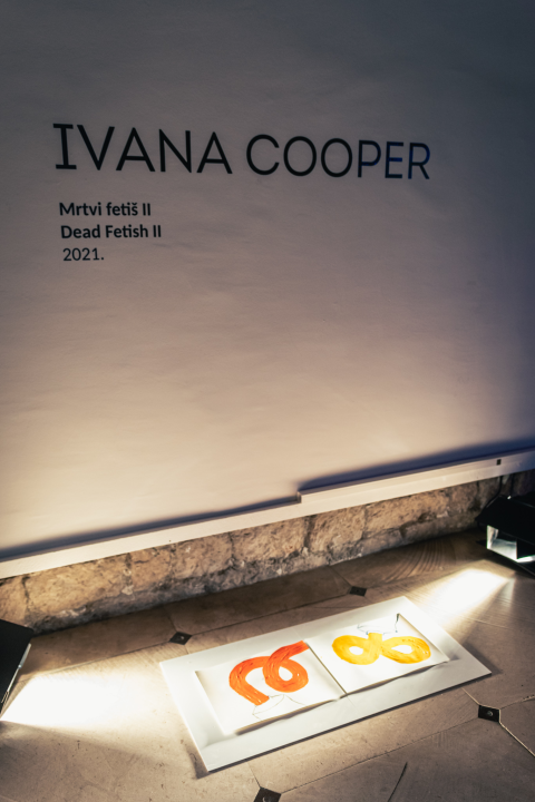 Izložba ‘More, ljudi, obala’ donosi konceptualne radove i snažne poruke o depresiji, migrantima...