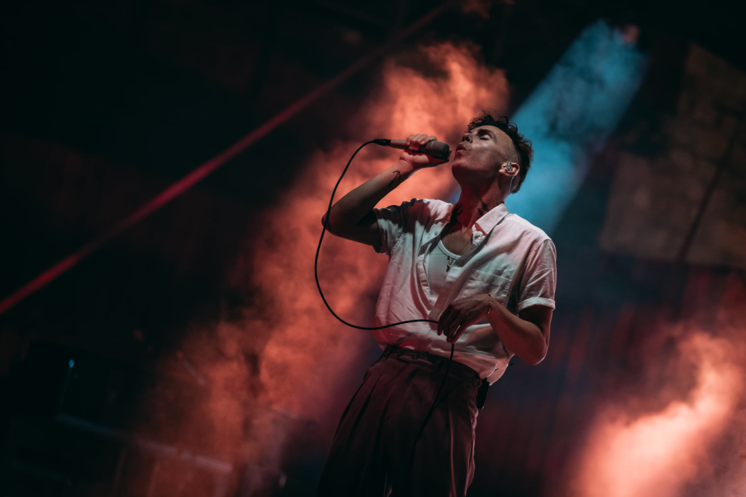 Asaf Avidan u Šibeniku: Bol, patnja, ljubav, unikatan talent i kiselost pokvarenog piva  