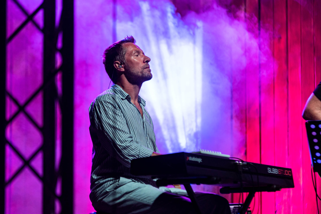 Sergej Ćetković emotivnim pjesmama raspjevao šibensku publiku