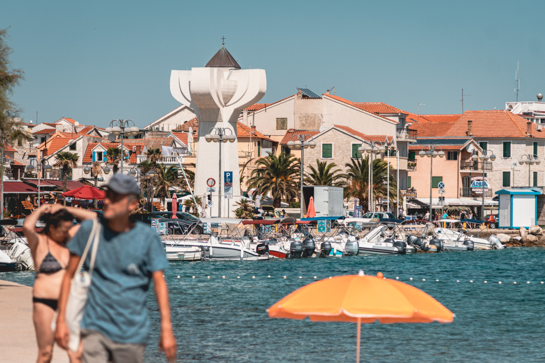 Vodičke plaže i dalje mirišu na ljeto: Mjesta za ručnike ima i viška, u restoranima i barovima stol se pronađe bez problema!