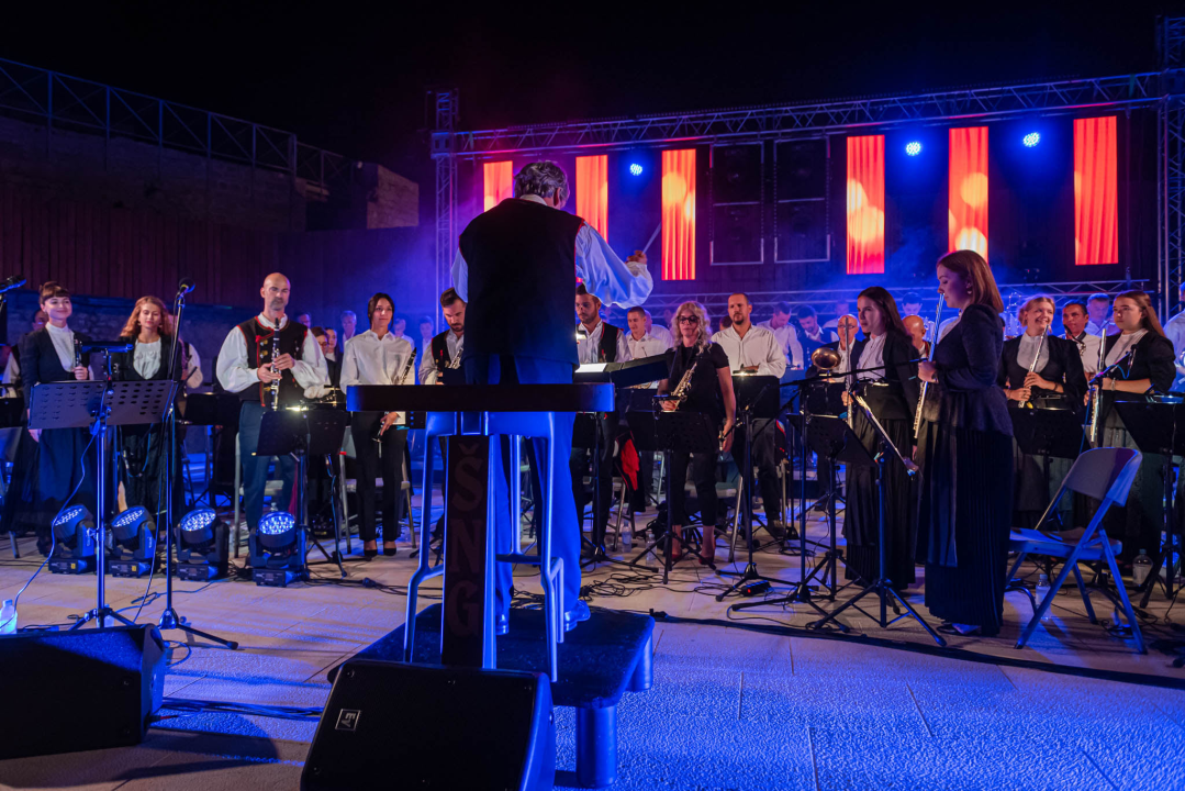 Šibenska narodna glazba i 4 tenora raspjevali publiku za kraj sezone