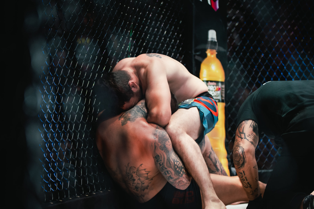 Borilački spektakl na Tvrđavi sv. Mihovila: ‘Croata‘ uspavao Vasu Bakočevića u prvoj rundi borbe 