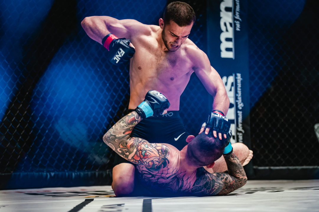 Borilački spektakl na Tvrđavi sv. Mihovila: ‘Croata‘ uspavao Vasu Bakočevića u prvoj rundi borbe 