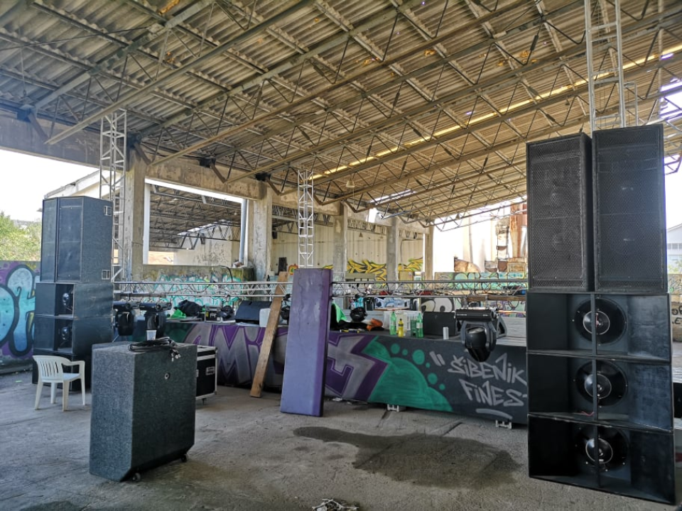 Sve je spremno za koncerte Urbana i Majki: Lokacija je natkrivena, šator za testiranje postavljen