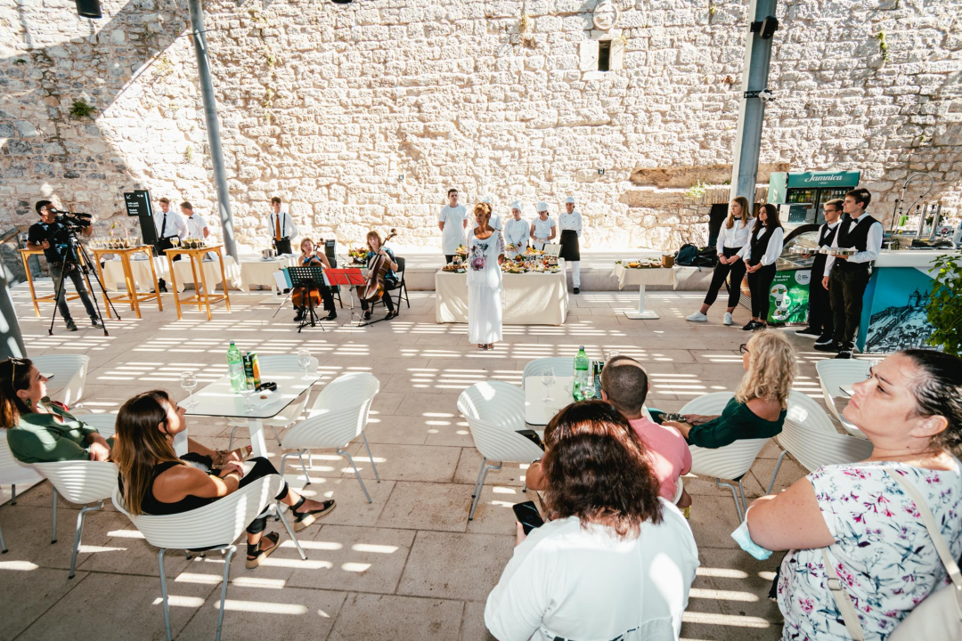 Oni su budućnost hrvatskog ugostiteljstva, učenici TUŠ-a na sv. Mihovilu pokazali kako sljubljuju sir i vino!