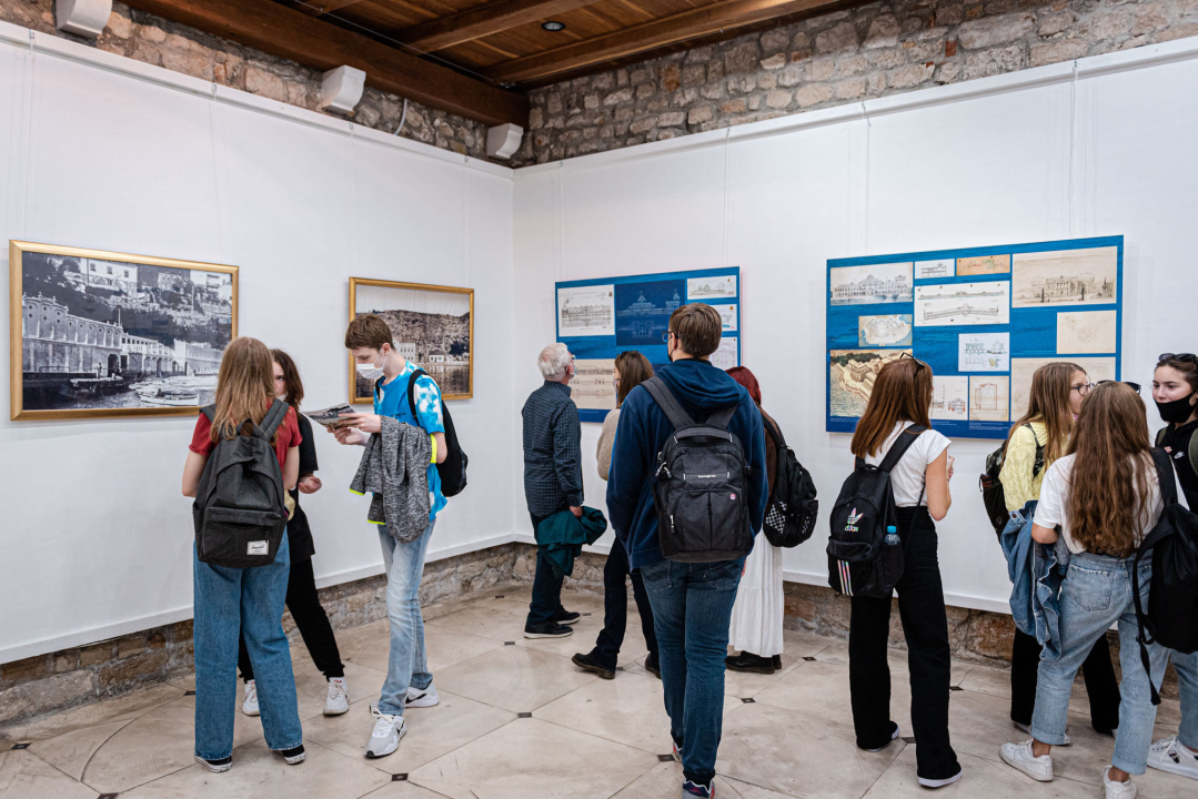  Žene i muškarci prije stotinjak godina morali su se kupati odvojeno, a svi su bili obučeni po posljednjoj čednoj modi