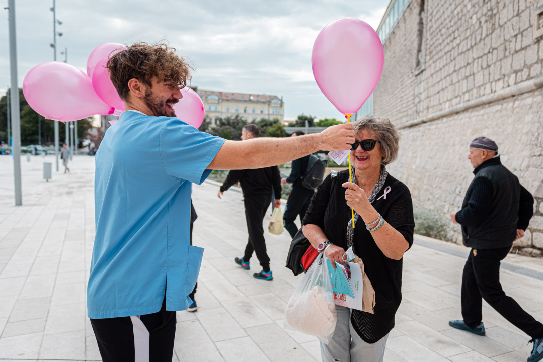 Obilježen Dan ružičaste vrpce: 'Otkrivanje raka dojke u ranoj fazi u 90 posto slučajeva osigurava izlječenje' 
