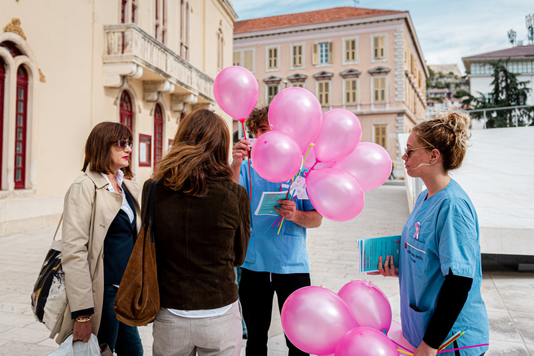 Obilježen Dan ružičaste vrpce: 'Otkrivanje raka dojke u ranoj fazi u 90 posto slučajeva osigurava izlječenje' 