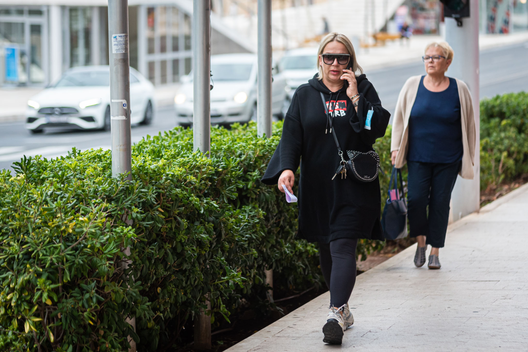 Vladarice modnog đira začinile sive, kišne dane šarenim modnim detaljima